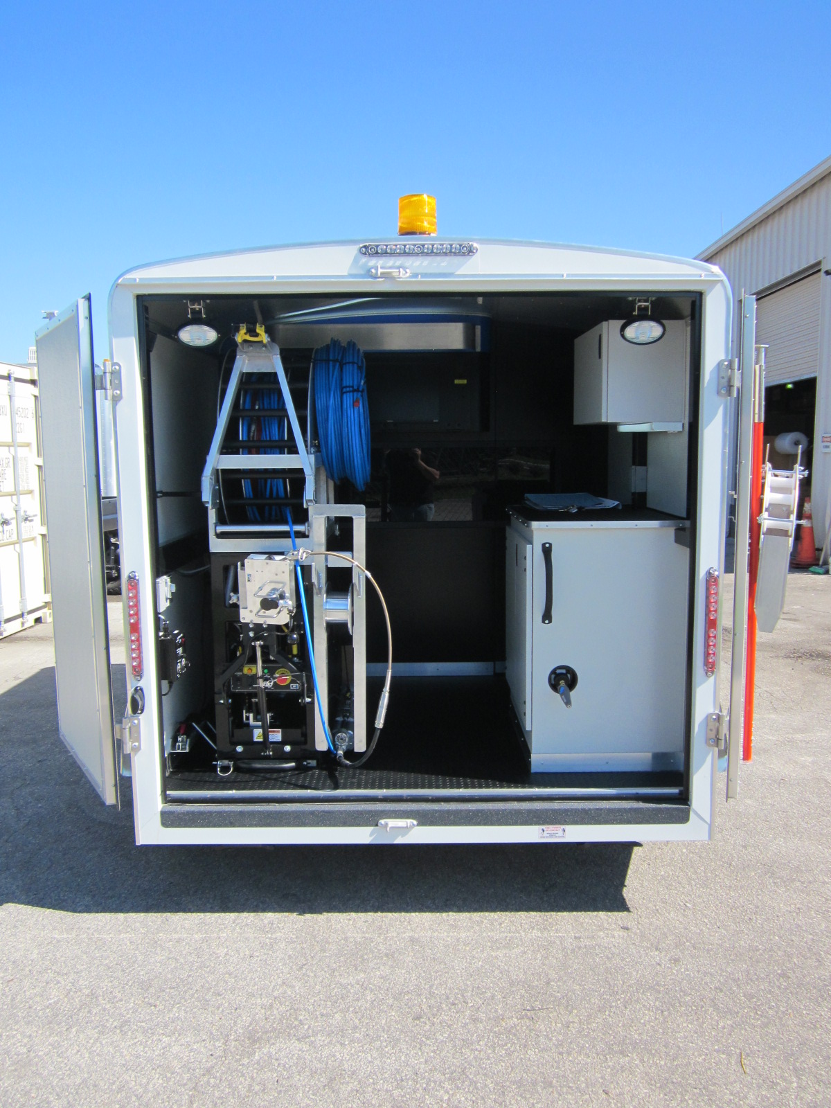 Customized Vehicle/Trailer-mounted TV In...